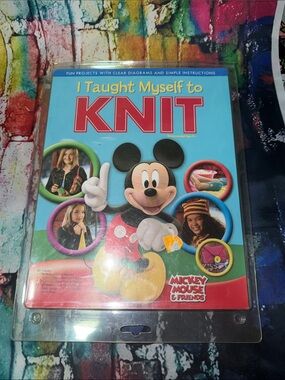 Knitting Kit - Mickey Mouse & friends